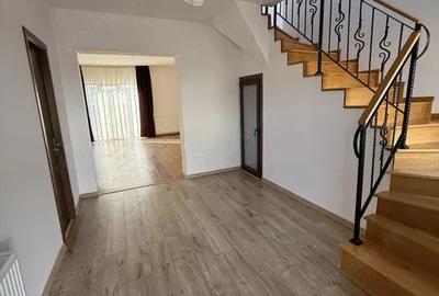 Casă cu 4 camere cu Teren 300 Mp în Livezeni - 4