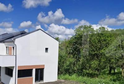 Casă cu 4 camere cu Teren 300 Mp în Iris