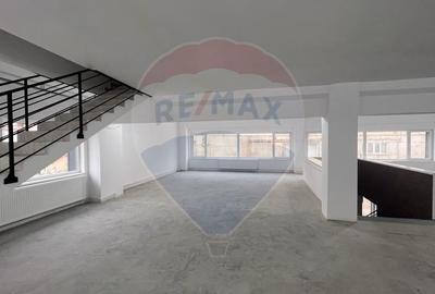 Spatiu comercial de 990mp de inchiriat Spatiu comercial de 990mp de inchiriat - 2