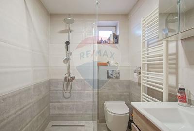 Casă cu 7 camere cu Teren 450 Mp în Central - 15