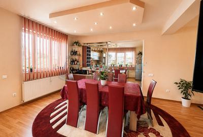 Casă individuală cu 7 camere cu Canalizare în Nufărul - 1