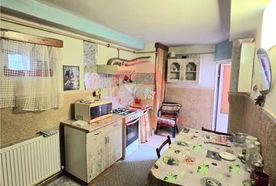 Casă cu 4 camere semidecomandat cu Canalizare în Central - 11