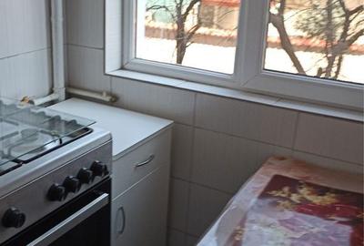 Garsonieră decomandată în Eroii Revoluției - 2