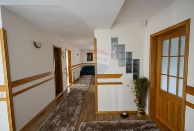 Proprietate speciala de 340mp de vanzare - 44