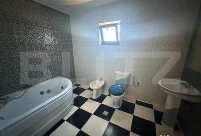 Casă cu 9 camere cu Teren 1000 Mp în Central - 11