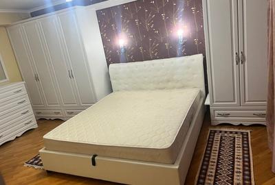 Apartament cu 3 camere decomandat în Schei