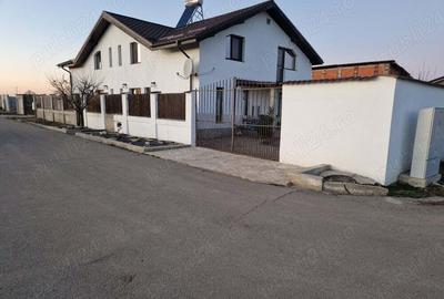 Casă cu 6 camere cu Teren 530 Mp în Pielești - 10