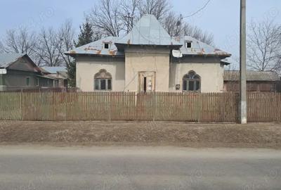 Casa de vinzare cu teren de 2636 mp ieftina la Gherghita pozitie excelenta pentru vila - 1
