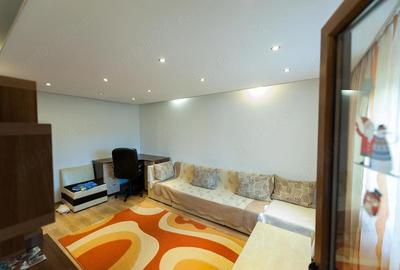 Apartament cu 3 camere decomandat în Canta - 1