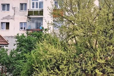 Apartament cu 3 camere decomandat în 9 Mai - 8