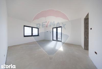 Casă cu 7 camere cu Teren 491 Mp în Central - 2