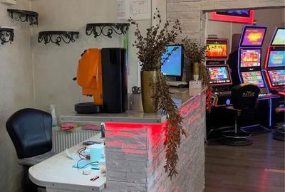 Spațiu comercial, de 42 mp, în Central - 4