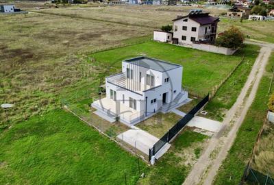 Casă individuală cu 5 camere cu Teren 404 Mp în Est