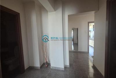 Royal Imobiliare - Vanzare apartament 3 camere, zona Ultracentral - 13