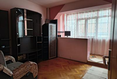 Apartament cu 2 camere semidecomandat în Micro 5