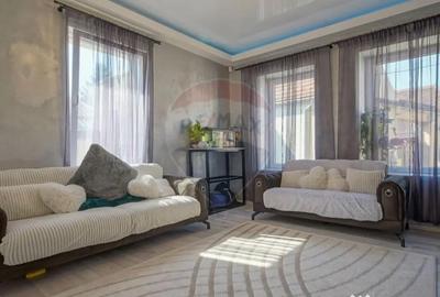 Casă cu 6 camere cu Garaj în Vulcan - 4