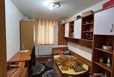 Apartament cu 3 camere semidecomandat în Central - 4