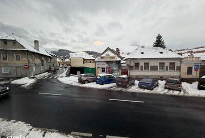 Apartament cu 4 camere decomandat în Central - 1