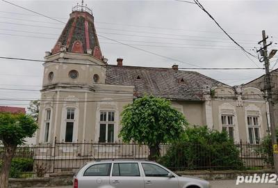 Casă cu 5 camere cu Teren 814 Mp în Central - 1