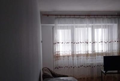 Apartament cu 3 camere decomandat în Păcurari