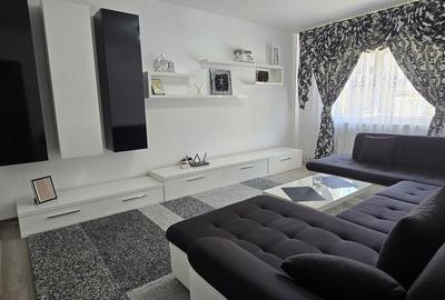 Apartament cu 3 camere decomandat în Micro 3 - 4