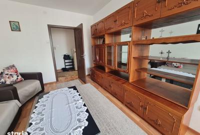 Apartament cu 2 camere decomandat în Tractorul - 8