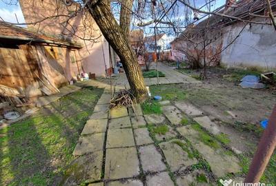 Apartament cu 3 camere decomandat în Pârneava - 4