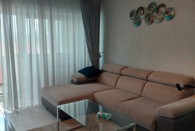 Apartament cu 3 camere semidecomandat în Lacul Tei