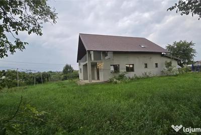 Casă cu 5 camere cu Teren 1483 Mp în Mitocu Dragomirnei - 1