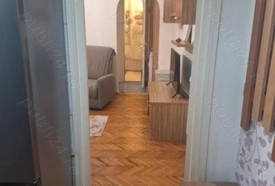 Inchiriez apartament cu 3 camere pe strada Toamnei micro 3. - 1