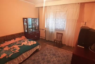 Apartament cu 3 camere semidecomandat în Nord