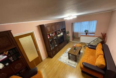 Apartament cu 2 camere decomandat, mobilat în Dacia