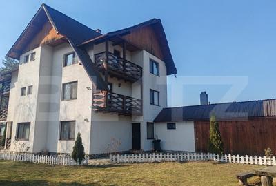 Spațiu comercial, de 250 mp, în Central - 4