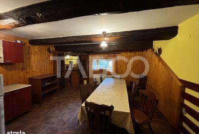 Casă cu 4 camere cu Teren 210 Mp în Central - 1