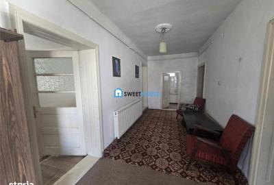 Casă cu 3 camere cu Canalizare în Central - 9