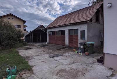 Casă cu etaj de vânzare, 5 camere, 2 băi, Dâmbu Rotund zona strada Livezeni - 29