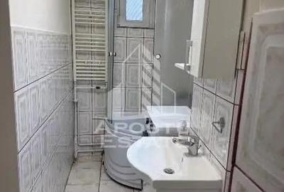 Apartament cu 3 camere semidecomandat în Girocului