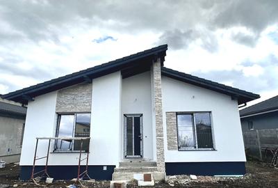 Casă individuală cu 4 camere cu Teren 435 Mp în Micești - 1