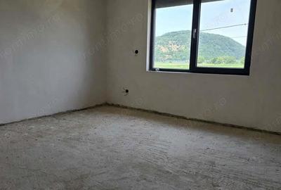 Casă cu 6 camere în Leșnic - 4