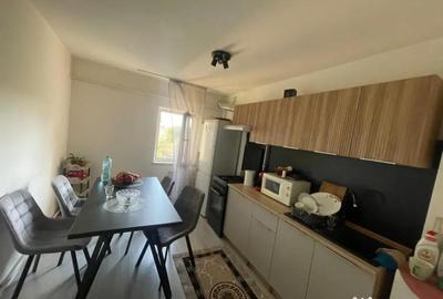 Apartament cu 3 camere decomandat în 1 Mai - 9