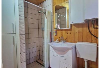 Casă cu 8 camere decomandat cu Canalizare în Apața - 20