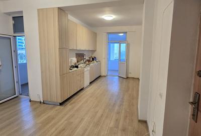 Apartament cu 4 camere nedecomandat, mobilat în Central