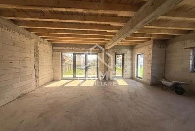 Casă cu Teren 433 Mp în Teiu - 9