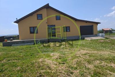 Casă individuală cu 4 camere cu Teren 1000 Mp în Exterior Est