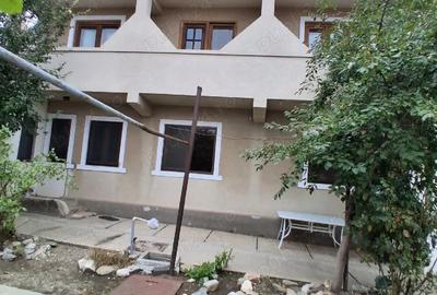 Casă cu Teren 600 Mp în Central - 1