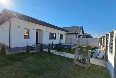 Casă cu 5 camere cu Teren 284 Mp în Central - 1