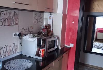 Apartament cu 3 camere semidecomandat în Central - 1