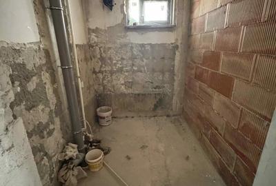 Apartament cu 3 camere in zona Alim.28 - 1