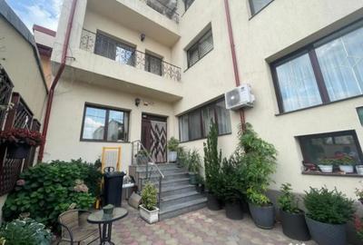 Casă cu 8 camere cu Teren 200 Mp în Antiaeriană