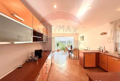 Casă cu 5 camere cu Teren 800 Mp în Ferme